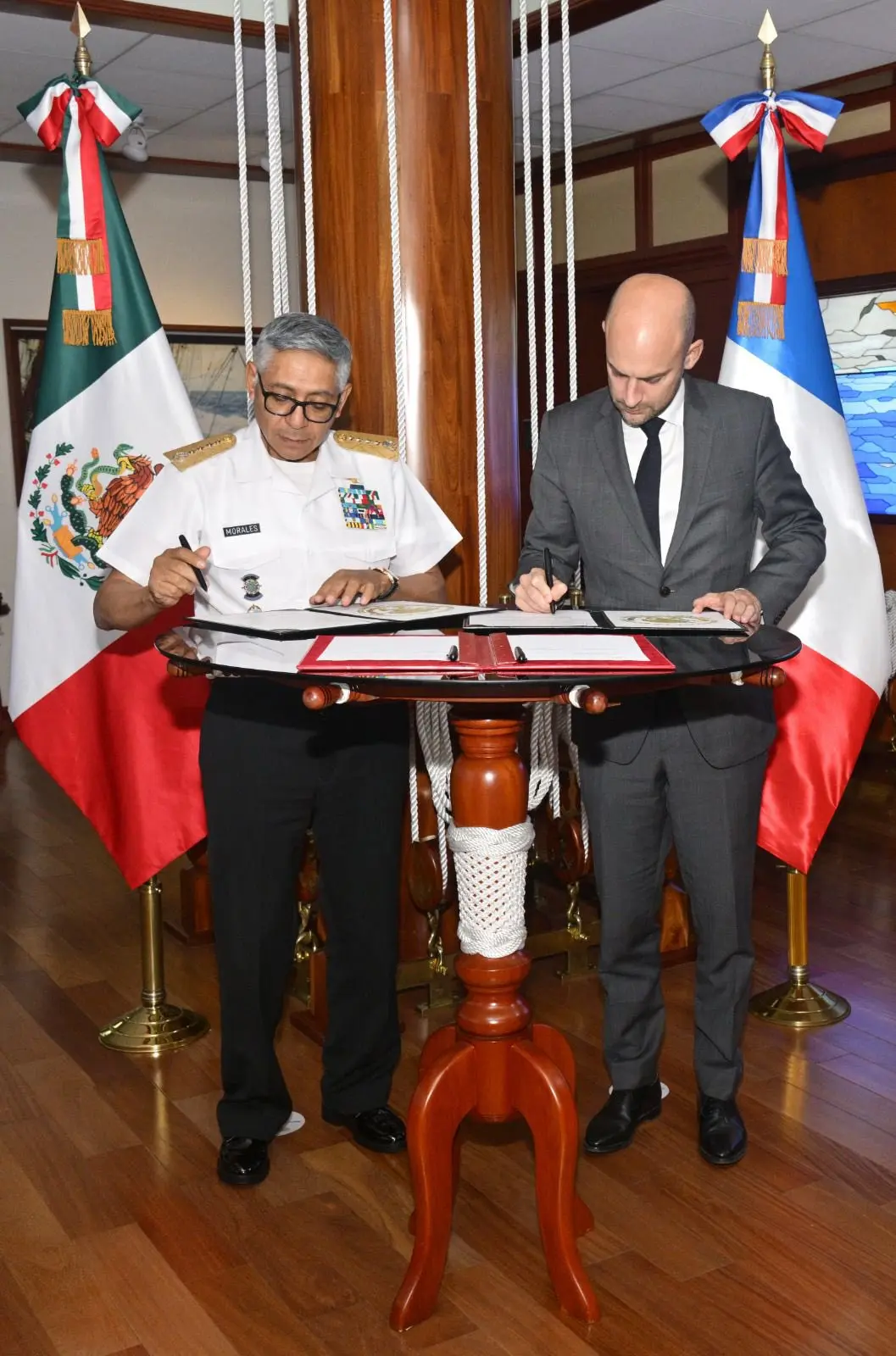 Foto: X (@AlmiranteSrio)