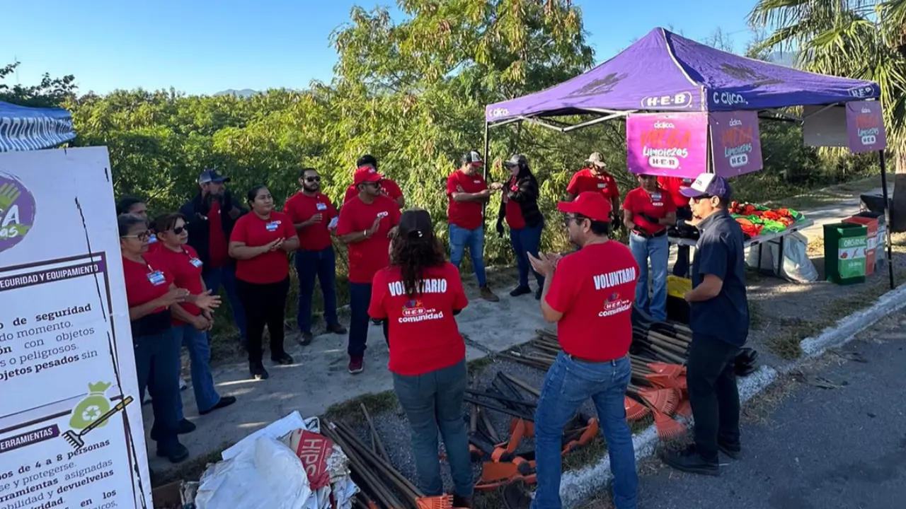 Con la participación de voluntarios, HEB y Cíclica realizan una mega limpieza en el río San Marcos para combatir la contaminación urbana.