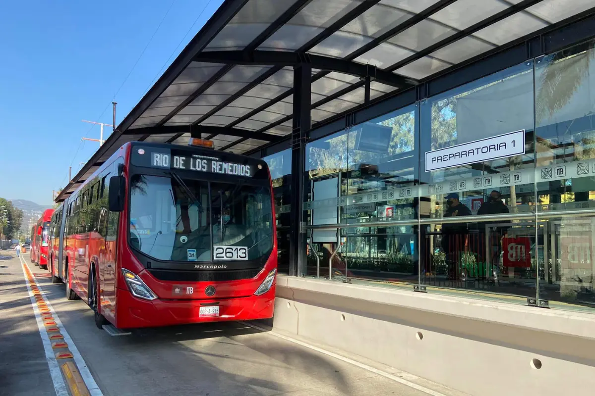Metrobús sufre accidente. Foto: GobiernoCDMX