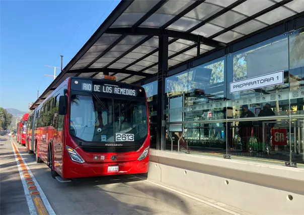 Choque Metrobús HOY en Insurgentes; 7 lesionados en Hipódromo, Cuauhtémoc