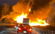 Volcadura de pipa causa un incendio y el cierre de la autopista México-Puebla