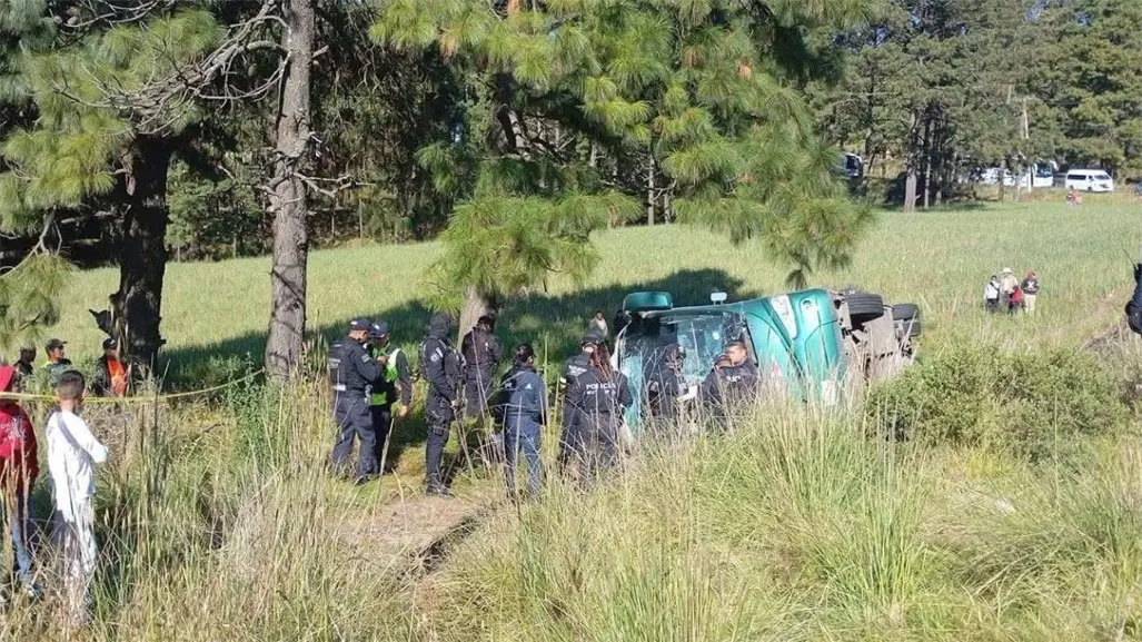 Vuelca autobús de pasajeros en Santiago Tianguistenco-Chalma