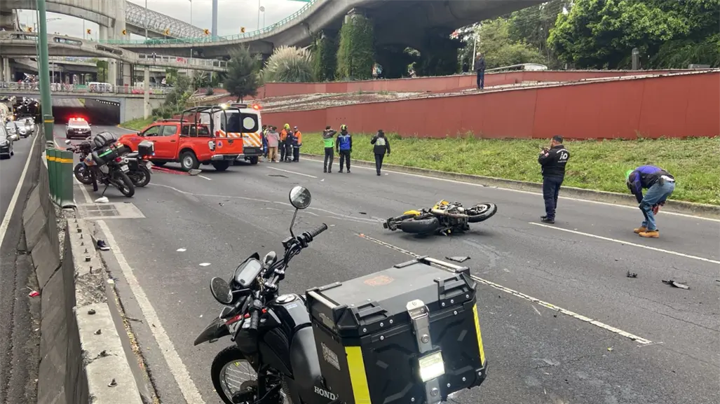 Accidente de motocicleta en periférico deja un muerto y dos heridos en la alcaldía Magdalena Contreras