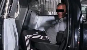 Detienen a hombre por golpear a adulto mayor en la vía pública de Monterrey