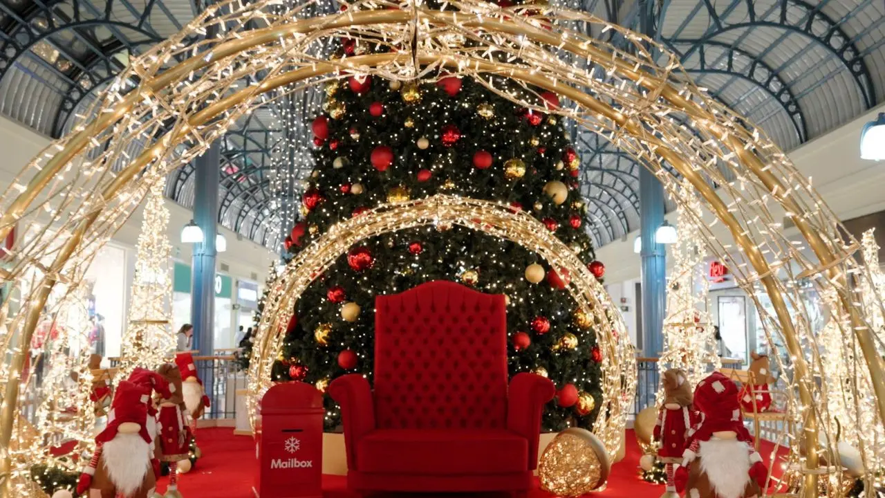 Decoración de navidad en Plaza comercial de CDMX. Foto: Facebook (Galerías Insurgente)