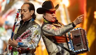 Los Tigres del Norte son premiados en Las Vegas