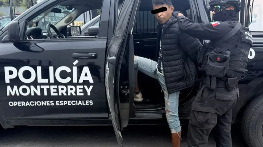 Detienen a hombre por actos inmorales y agresión a policías en Monterrey