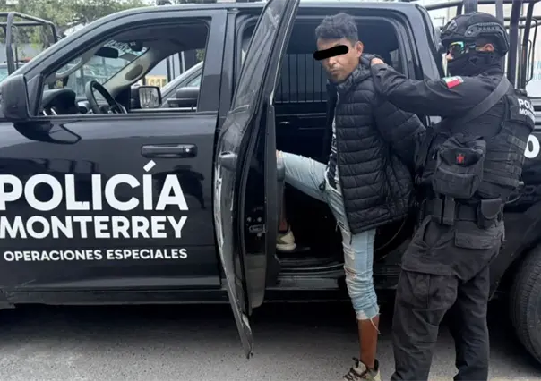 Detienen a hombre por actos inmorales y agresión a policías en Monterrey