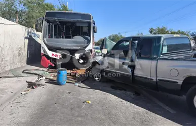 Muere conductor tras chocar contra camión urbano en San Nicolás