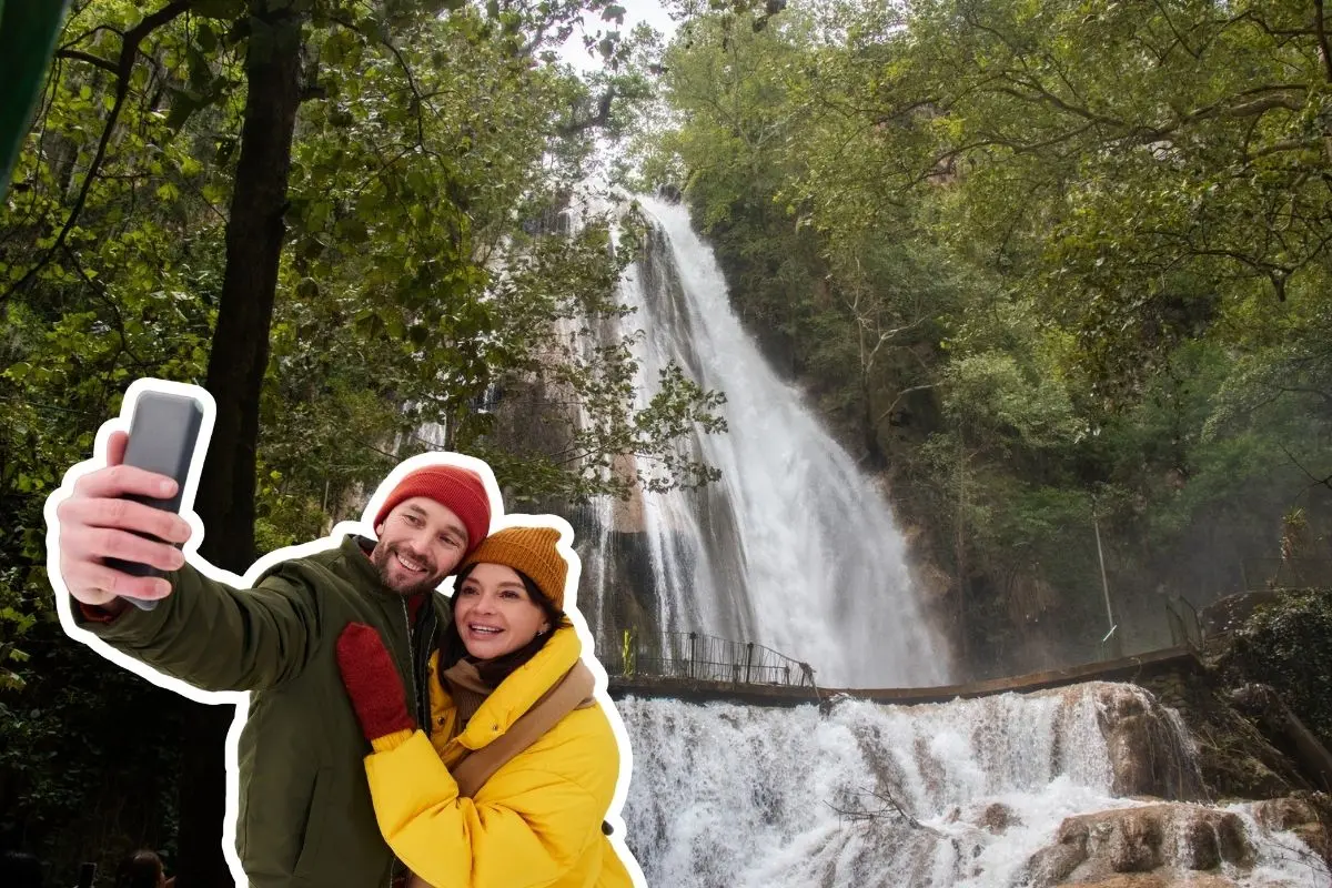 El Parque Ecoturístico Cola de Caballo tiene hermosos paisajes que podrás disfrutar en tus vacaciones de invierno. Foto: Facebook Gobierno de Nuevo León / Canva