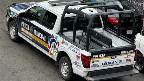 Encuentran a dos personas encajueladas con signos de tortura en calles de Ecatepec