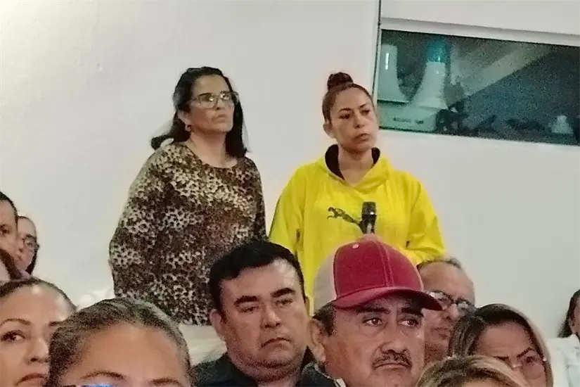 Señora Marina Cabreales, madre del joven golpeado por policias | Foto: Axel Hassel
