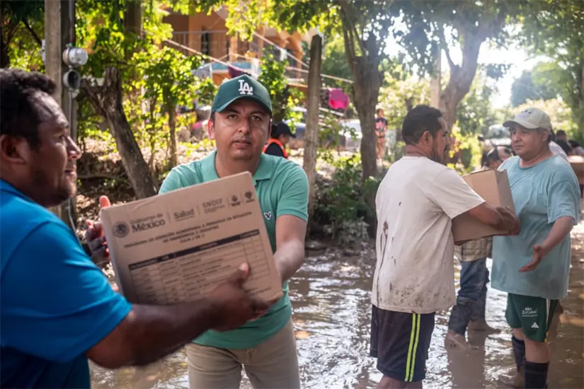 Personal de Bienestar Social de Tamaulipas permanece en Veracruz, apoyando a la gente damnificada | Foto: FB