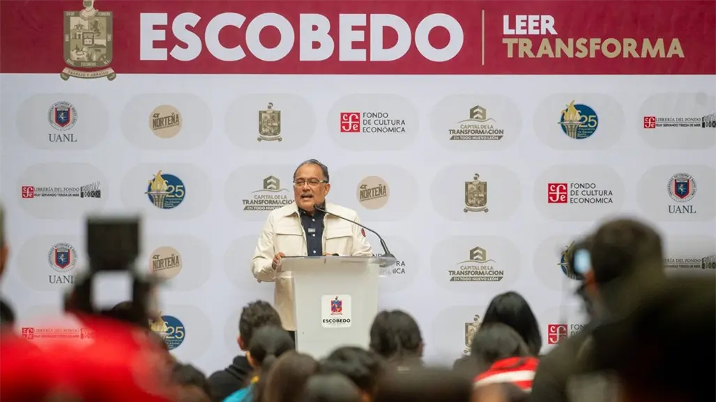 Andrés Mijes inaugura maratón de lectura "Leer Transforma" en Preparatoria 25 de Escobedo