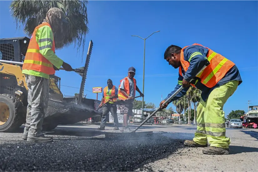 El programa municipal de bacheo continúa en la capital. Foto: Daniel Espinoza