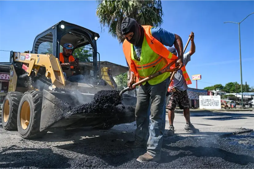 A la fecha han sido colocados cerca de 10 mil metros cuadrados de carpeta asfáltica. Foto: Daniel Espinoza
