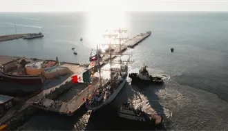 Buque Escuela Cuauhtémoc: reencuentro de familias en el arribo a Progreso