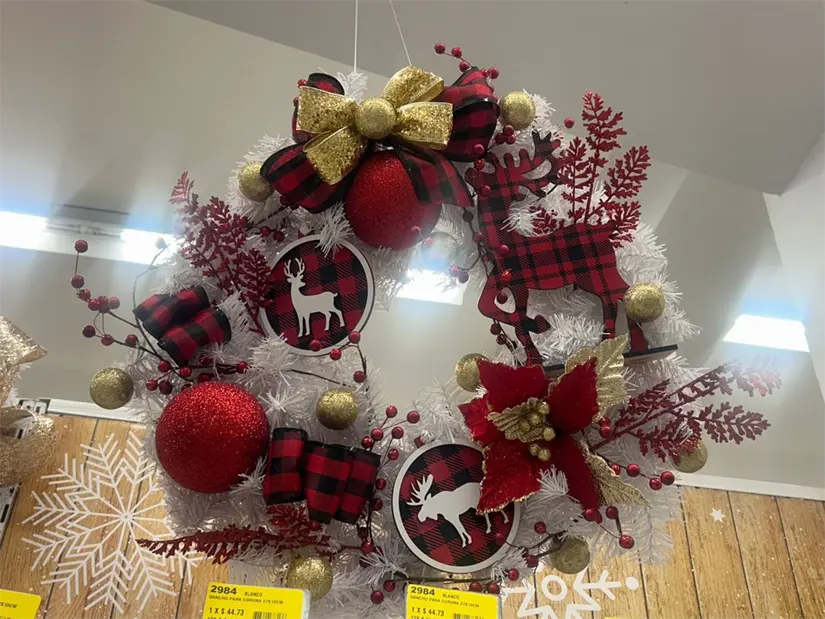 La alegría de decorar el pino navideño en Monterrey trae a la casa un ambiente festivo y une a todos los seres queridos. Foto: Rosy Sandoval