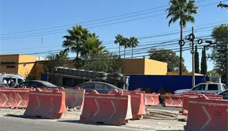 Accidente vial complica la circulación en la avenida Miguel Alemán en Apodaca