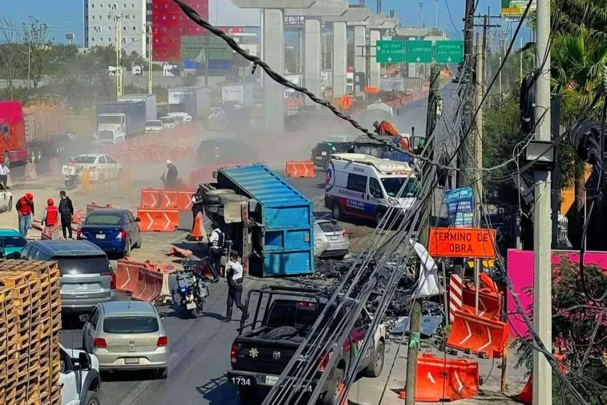 Protección Civil atiende accidente con persona prensada en Miguel Alemán. Foto: César Garza Arredondo
