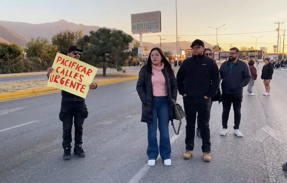 Vecinos bloquean el bulevar Miguel Arizpe de la Maza en Saltillo: ¿cuál es su demanda?