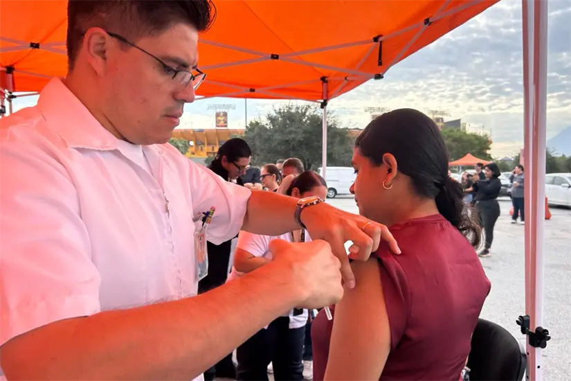 imagen recuadro En Nuevo León, la Secretaría de Salud ofrece vacunación gratuita para protegerte del invierno en fechas y lugares específicos. Foto: Rosy Sandoval