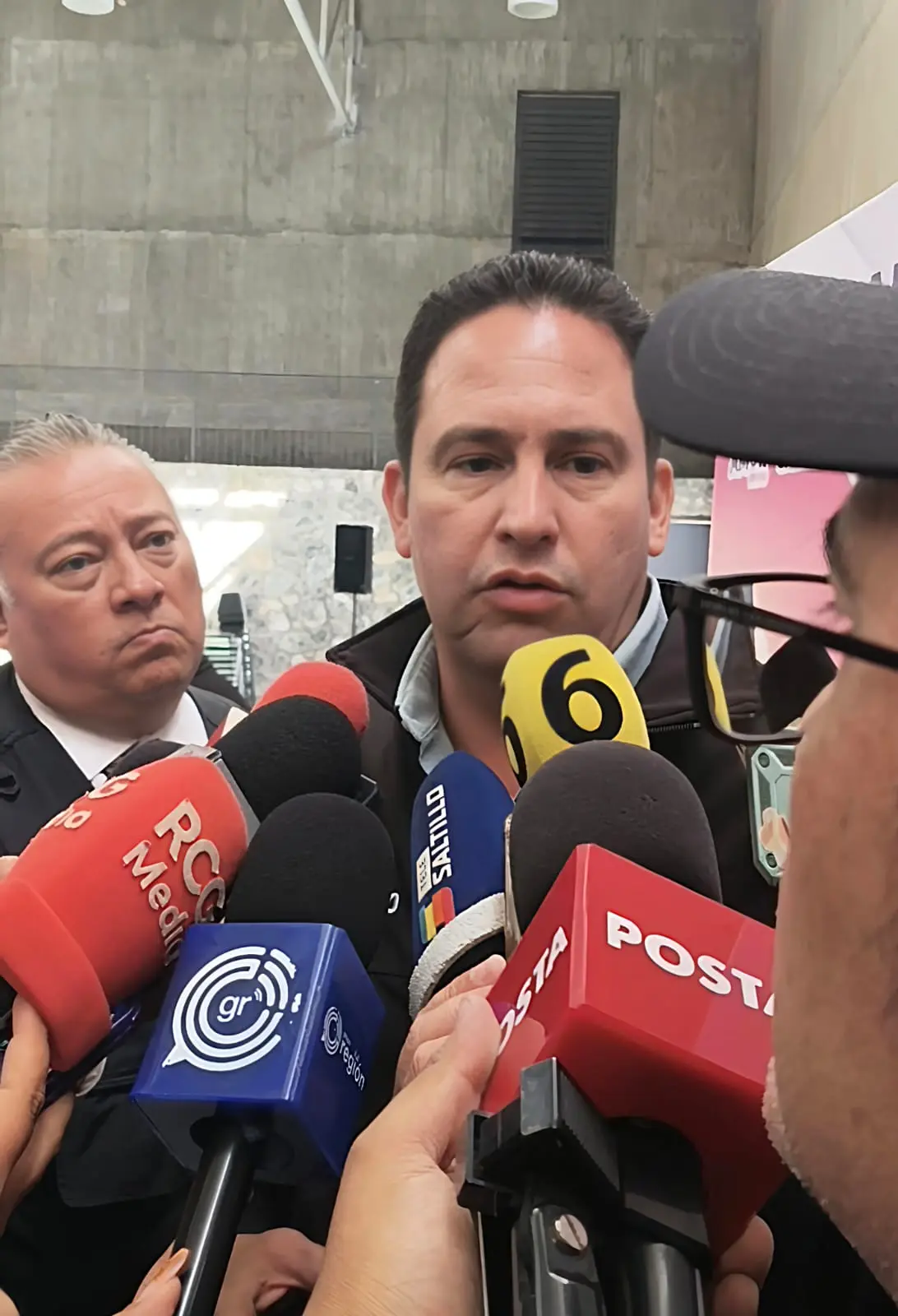 imagen recuadro Javier Díaz en entrevista con medios de comunicación / Foto: Marco Juárez