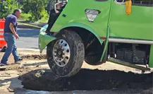 Reparan socavón donde cayó un camión de transporte público en Coyoacán, En CDMX Reparan socavón donde cayó un camión de transporte público en Coyoacán, En CDMX