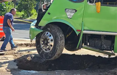 Reparan socavón donde cayó un camión de transporte público en Coyoacán, En CDMX 
