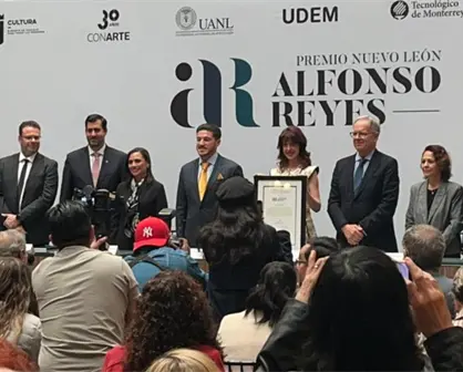 Samuel García otorga el Premio Nuevo León a Irene Vallejo por su legado literario humanista