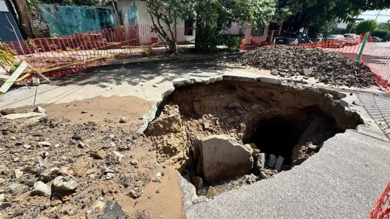 Los socavones representan un total riesgo para la población | Foto: Axel Hassel