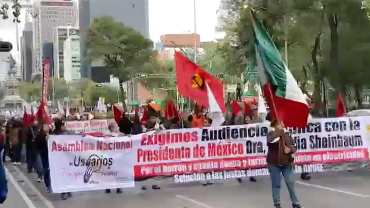 Marcha ANUEE rumbo al Zócalo capitalino. Foto: Ramón Ramírez