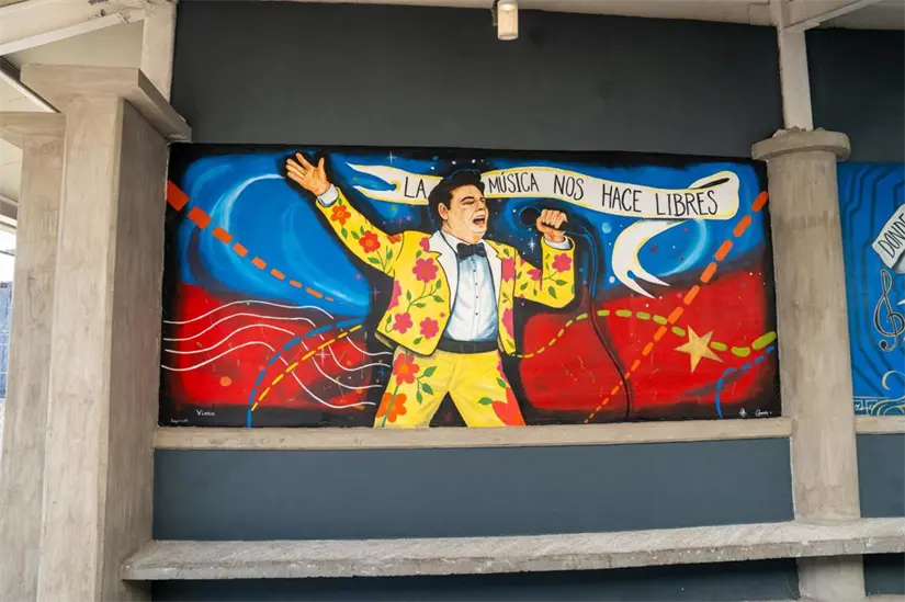 imagen recuadro El Centro de Reinserción Social 2 Norte da paso a una escuela de música que inspira esperanza y reconstrucción personal entre los internos. Foto: Marco de la Garza