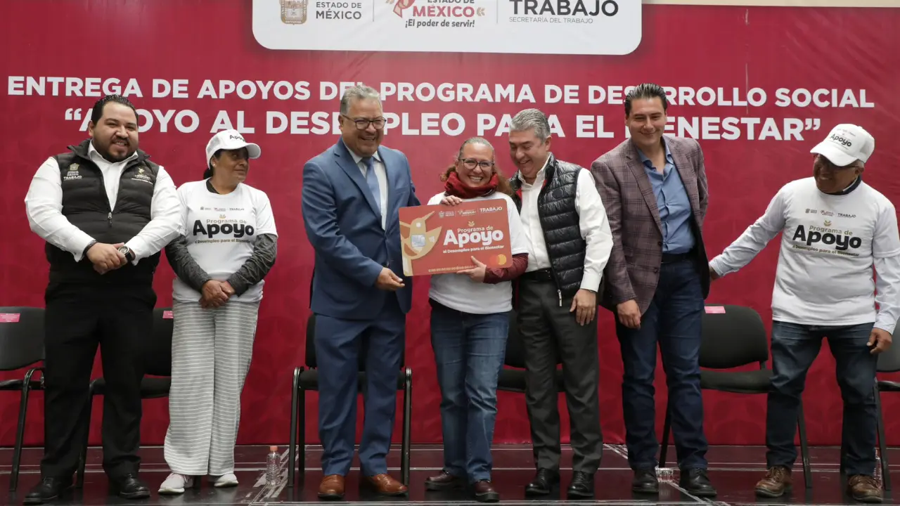Entrega de tarjetas del programa Apoyo al Desempleo 2025. | Foto: X (@TrabajoEdomex)