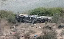 Mueren más de 30 personas tras caída de autobús en barranco de 200m en Arequipa, Perú | VIDEO Mueren más de 30 personas tras caída de autobús en barranco de 200m en Arequipa, Perú | VIDEO