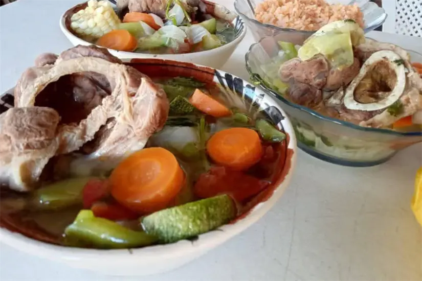 El tradicional caldo de res hecho en Tamaulipas | Foto: Facebook