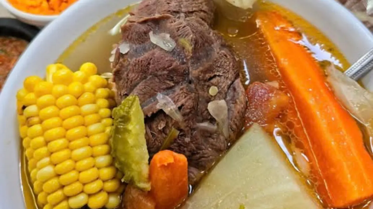 El caldo de res son de los platillos que más se cocinan en época de frío en Tamaulipas | Foto: Perla Herrera