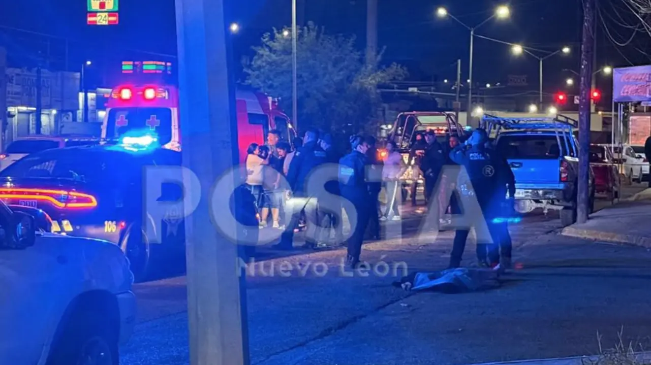 El reporte de un baleado llevó a personal de Protección Civil de Monterrey a la atención, pero la víctima perdió la vida tras el ataque. Foto: POSTA.