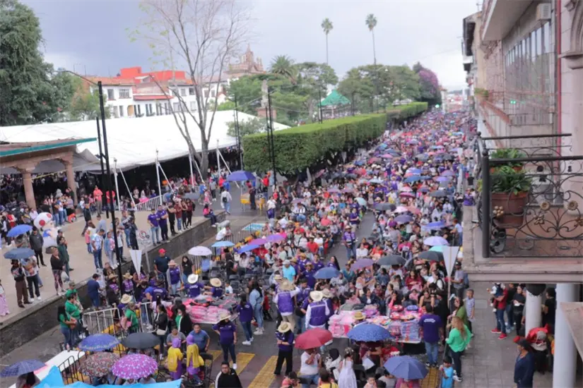 Protestantes en el movimiento de la sombreriza por Carlos Manzo Foto: Redes sociales de Carlos Manzo