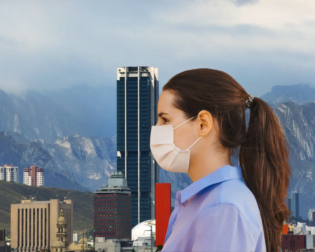 Uno de los principales fenómenos que influyen es la inversión térmica, una situación común en esta temporada donde una capa de aire frío queda atrapada bajo otra más cálida. Foto: Canva.