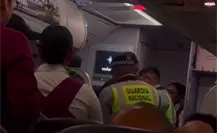 VIDEO | Hombre agresivo por pleito familiar es detenido en vuelo en el Aeropuerto de Monterrey