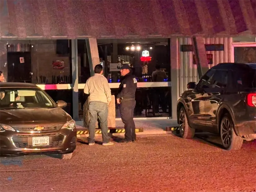 imagen recuadro Tras el hecho, autoridades se dieron cita en el restaurante Hot Rod Wings en Piedras Negras./Foto: Especial