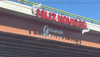 Saltillo comienza con la instalación de adornos navideños, alistan encendido de luces