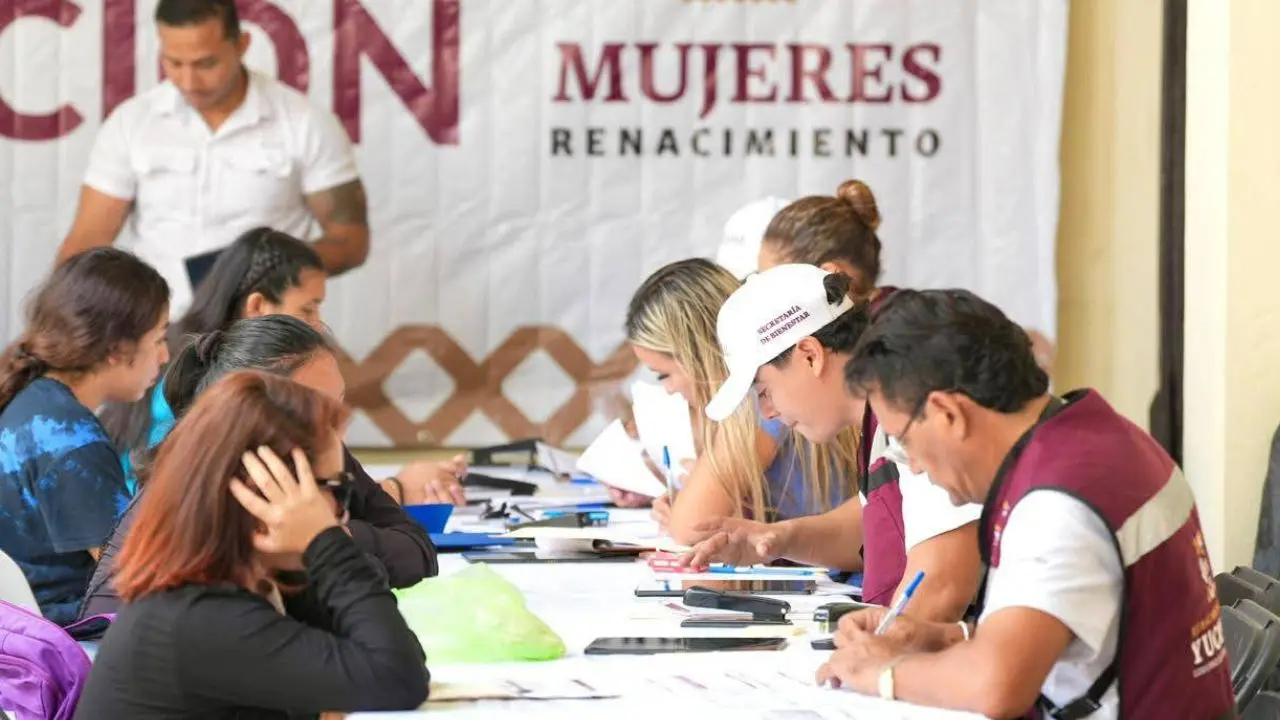 Aspecto de la jornada de entrega de apoyos del programa “Mujeres Renacimiento” que impulsa el Gobierno de Yucatán y que el proximo año tendrá un aumento.- Fuente Gobierno del Estado