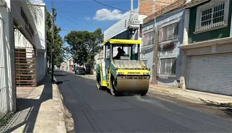 Continúa el tratamiento de calles en Durango pese al frío; decenas de vialidades requieren recarpeteo