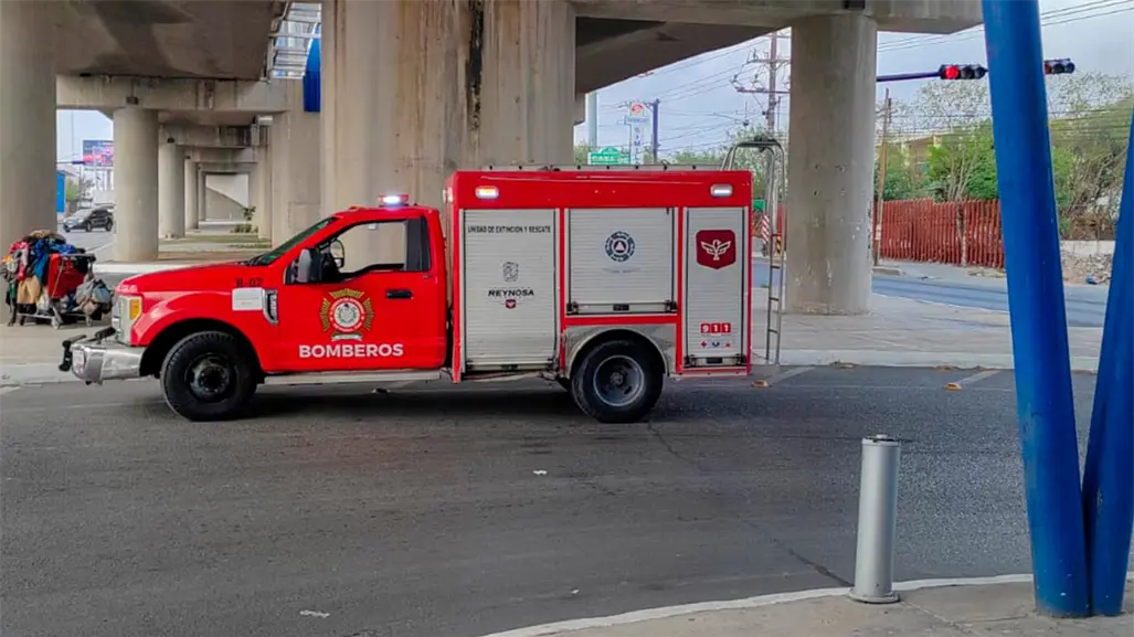 Perrito lleva más de 56 horas atrapado en un puente vial de Reynosa