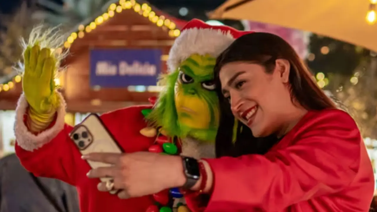 Una joven tomándose una foto. Foto: Luztopía