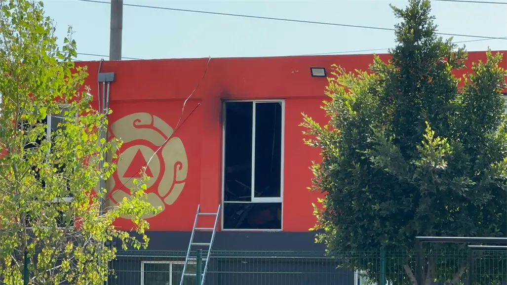 Se incendia estación de bomberos en Nezahualcóyotl; investigan si pirotecnia causó el fuego