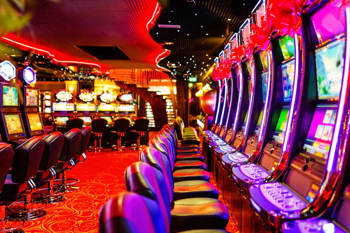 Maquinas de apuestas de casino. Foto: Canva