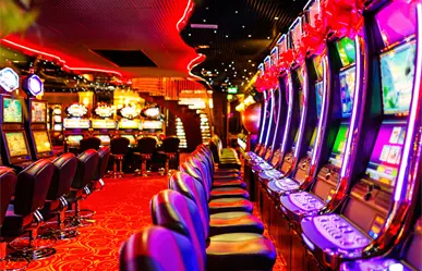 UIF bloquea 13 casinos, dos de Grupo Salinas, por presunto lavado de dinero